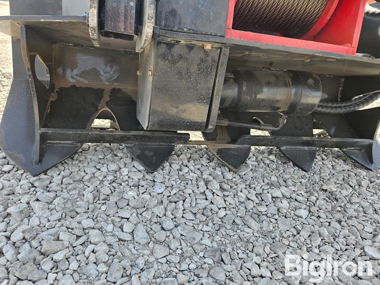 2025-massey-ferguson-730-image-11