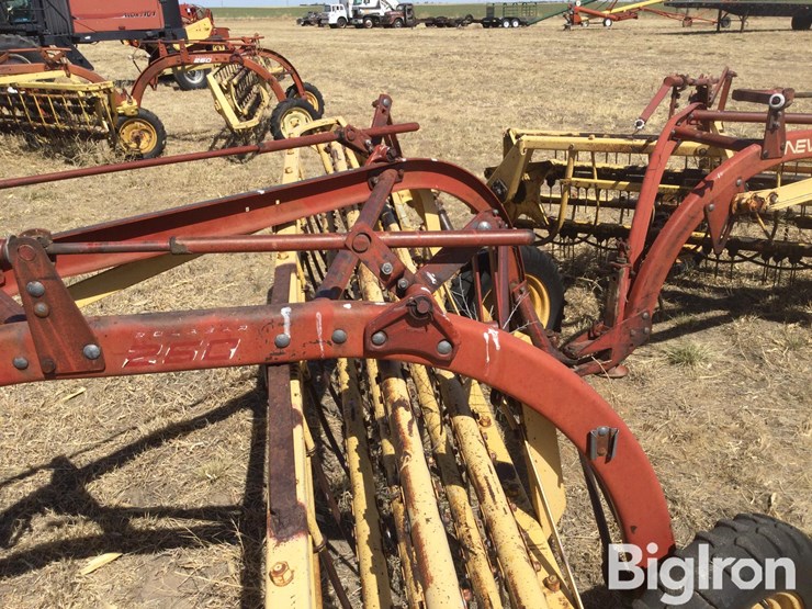 new-holland-260-image-15