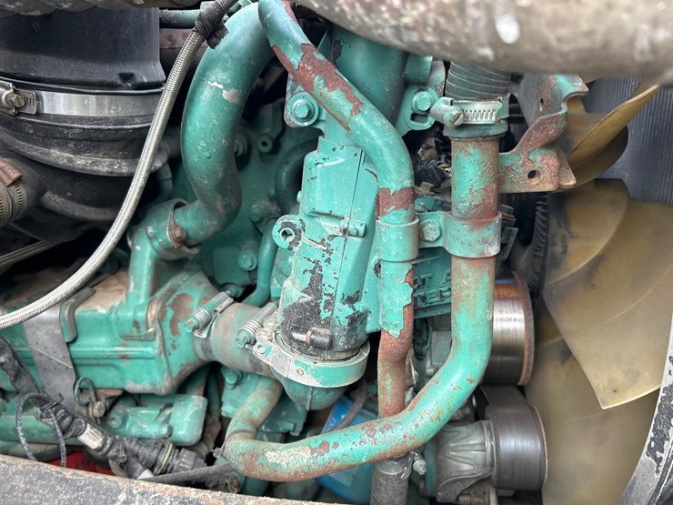 2009-volvo-10-image-38