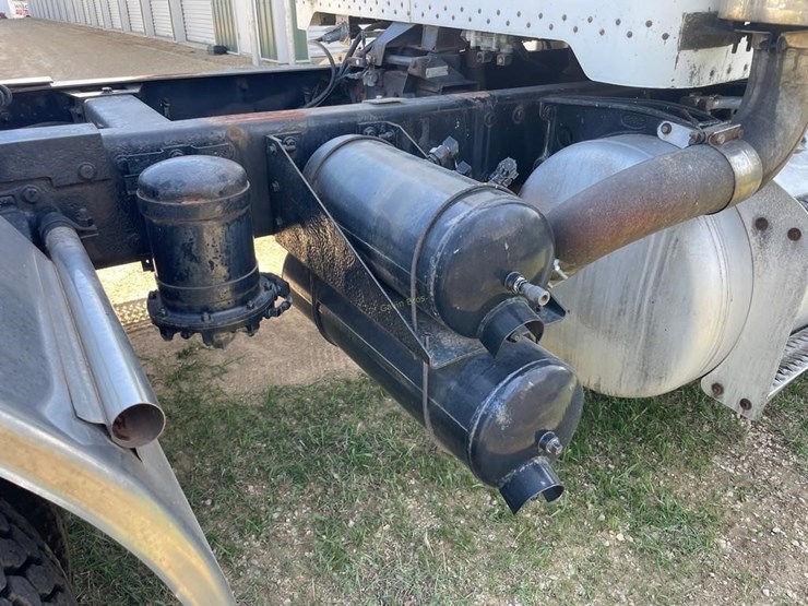 1989-peterbilt-375-image-8