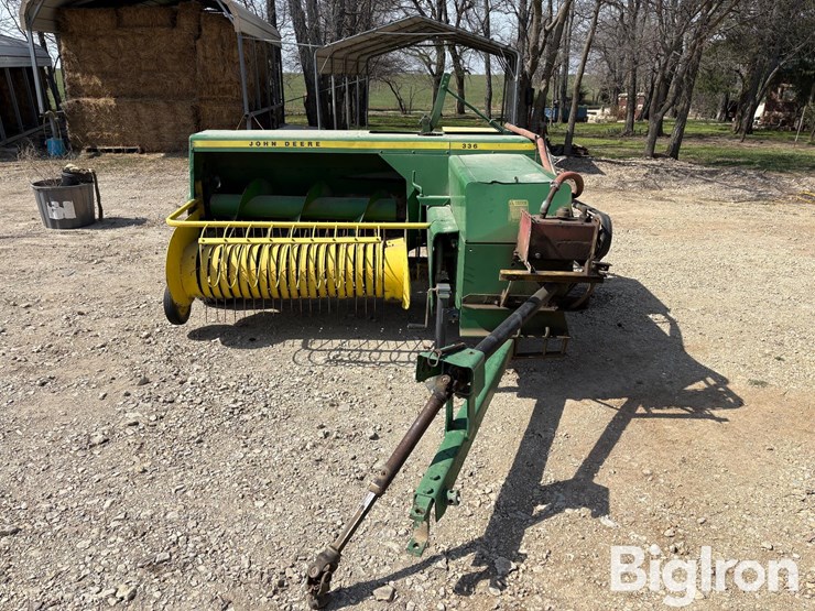 john-deere-336-image-2