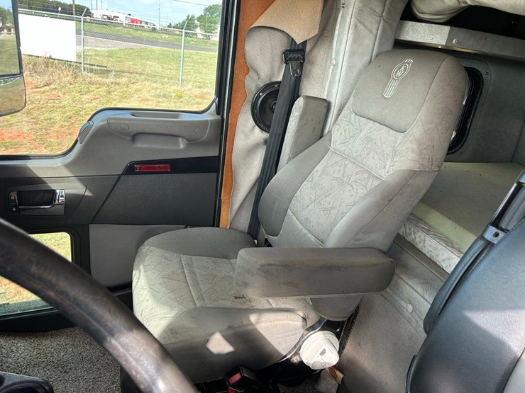 2009-kenworth-t300-image-25