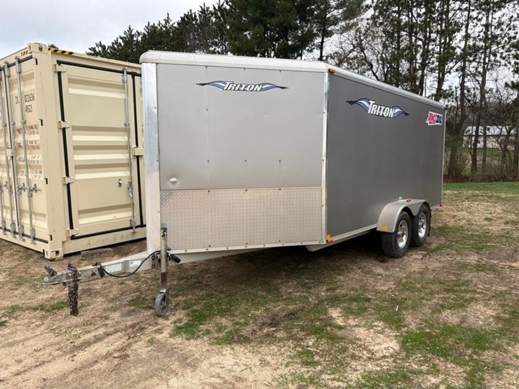 triton-tandem-axle-snowmobile-trailer-image-2