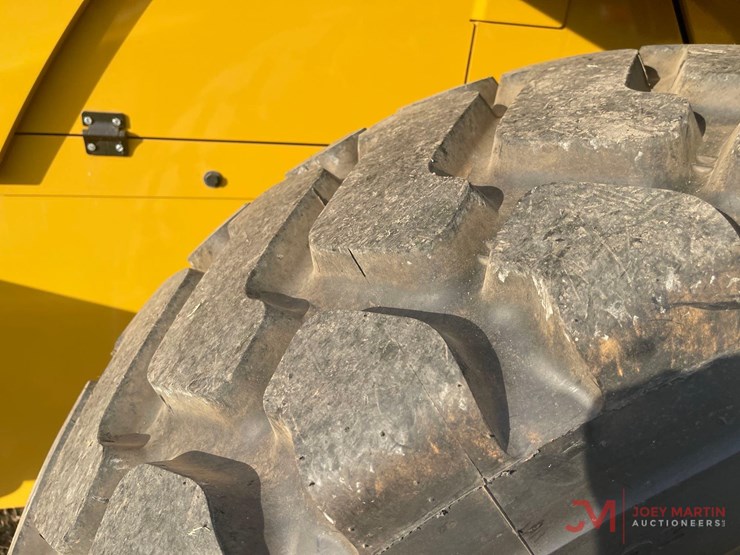 2026-caterpillar-926-image-16