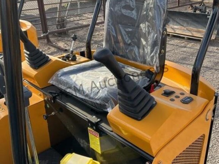 2026-miva-15-mini-excavator-image-8