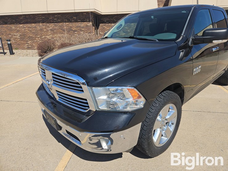 2017-ram-1500-big-horn-image-11