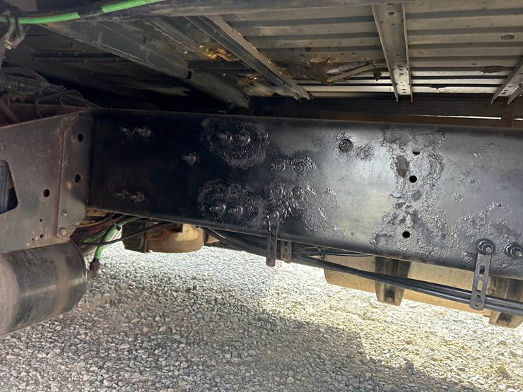 2009-volvo-10-image-33