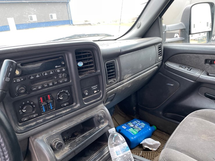 2003-gmc-sierra-2500-image-19