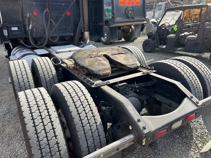 2009-volvo-10-image-21