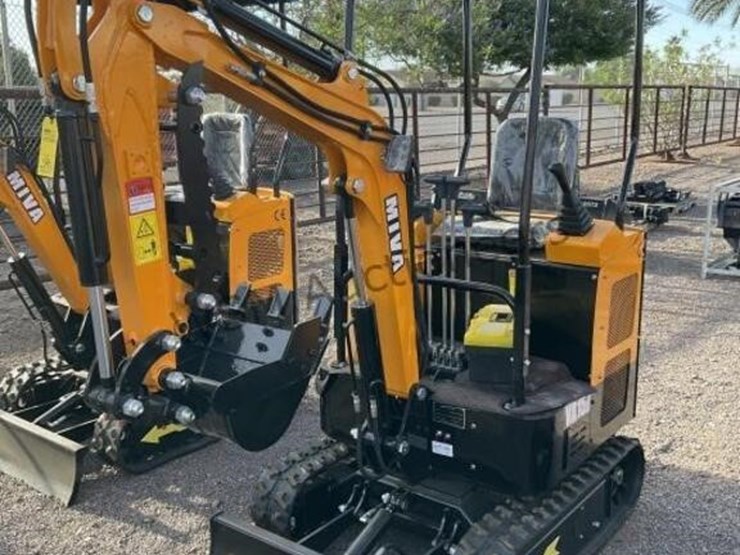 2026-miva-15-mini-excavator-image-2