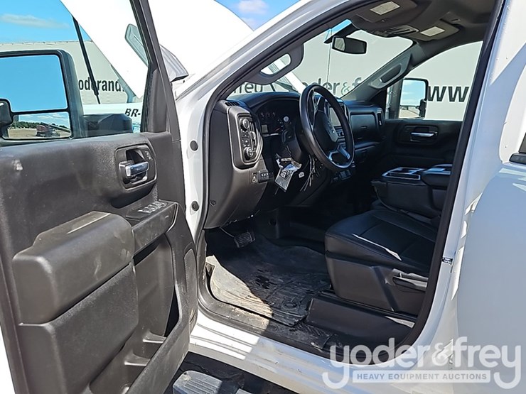 2022-chevrolet-2500hd-image-22