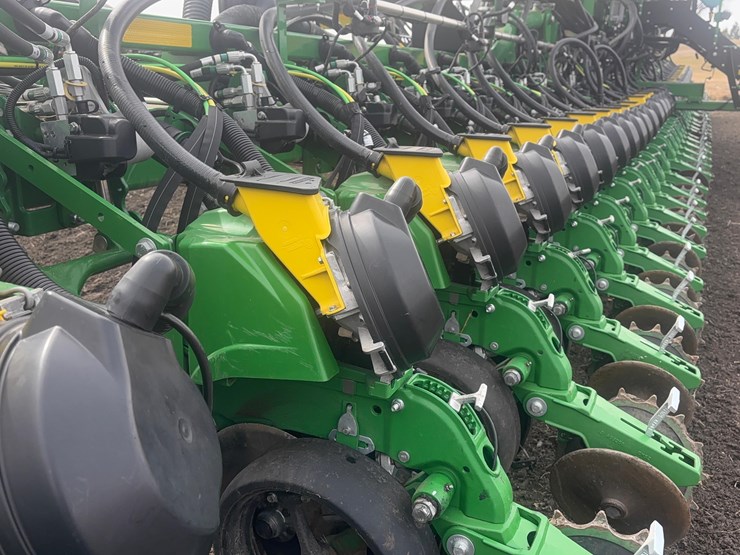 2024-john-deere-db66-image-27