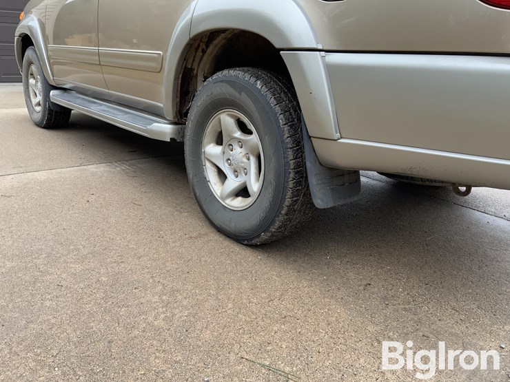 2002-toyota-sequoia-image-15