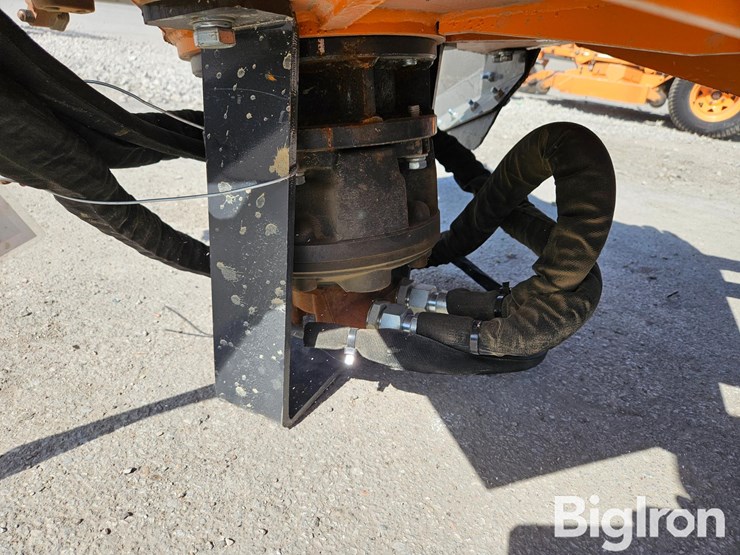2025-massey-ferguson-730-image-18
