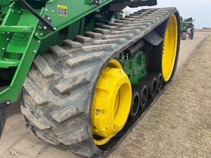 2024-john-deere-9rt-590-tractor-image-11