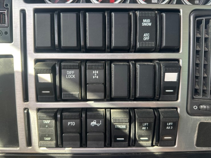 2019-massey-ferguson-8-image-36