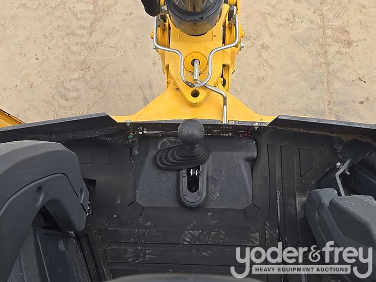 2021-deere-410l-image-58