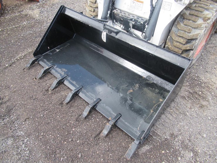 wildcat-72"-skid-steer-tooth-bucket-image-1