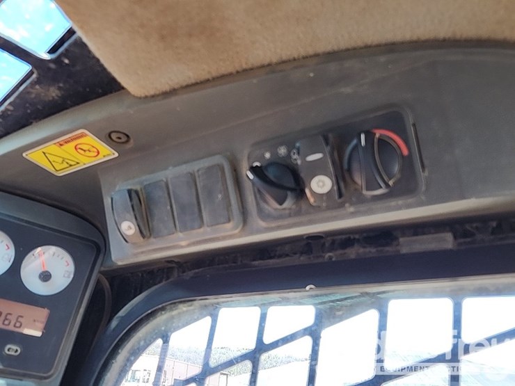 2012-caterpillar-299d-image-29