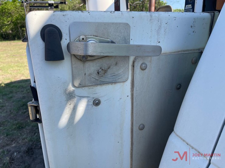 2001-chevrolet-3500-image-19