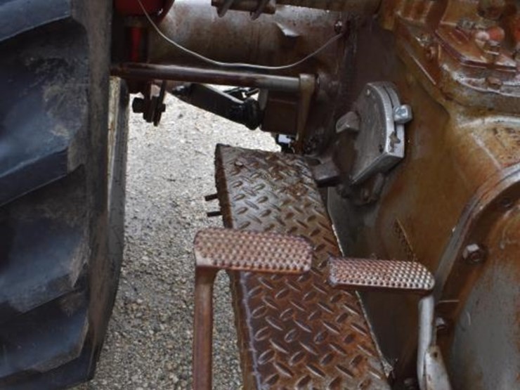 massey-ferguson-135-image-5