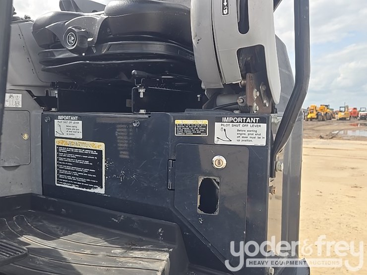 2019-deere-35g-image-53