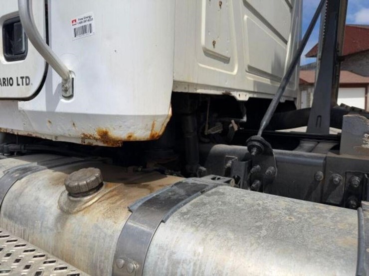 2011-mack-granite-gu813-image-72