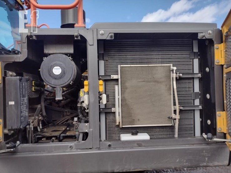 2020-volvo-ec220e-lr-image-41