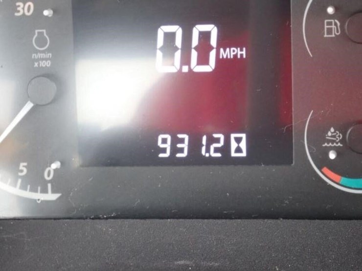 2016-john-deere-5085e-image-13