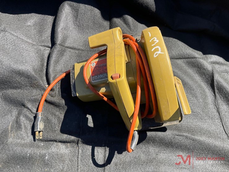 black-&-decker-electric-7-1/4"-circular-saw-image-1