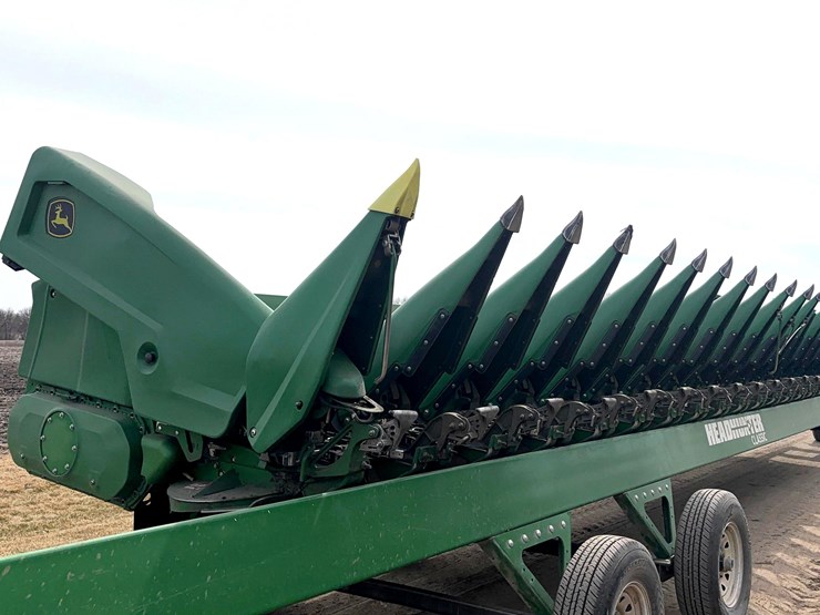 2023-john-deere-c18r-image-1