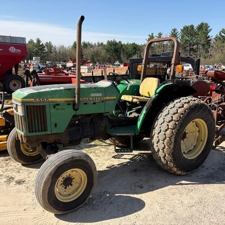 JOHN DEERE 5300