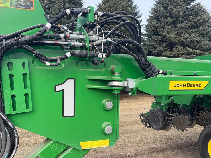 2024-john-deere-db66-image-9
