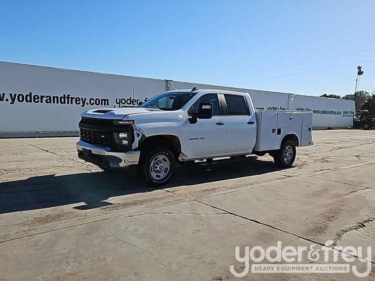 2022-chevrolet-2500hd-image-2