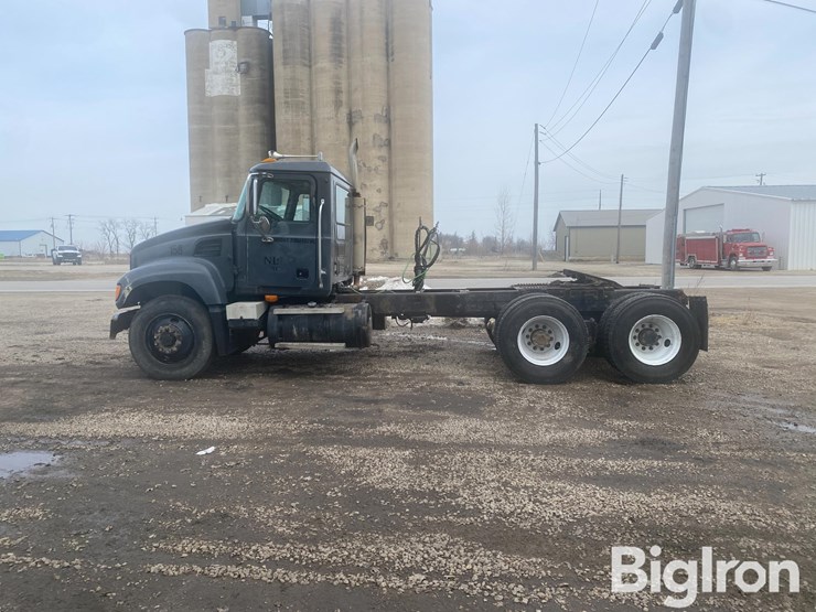 2005-mack-granite-cv713-image-8