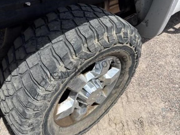 2009-gmc-sierra-2500hd-image-8