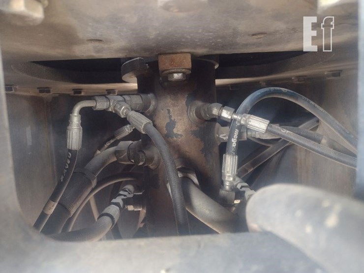 2013-jlg-800s-image-27