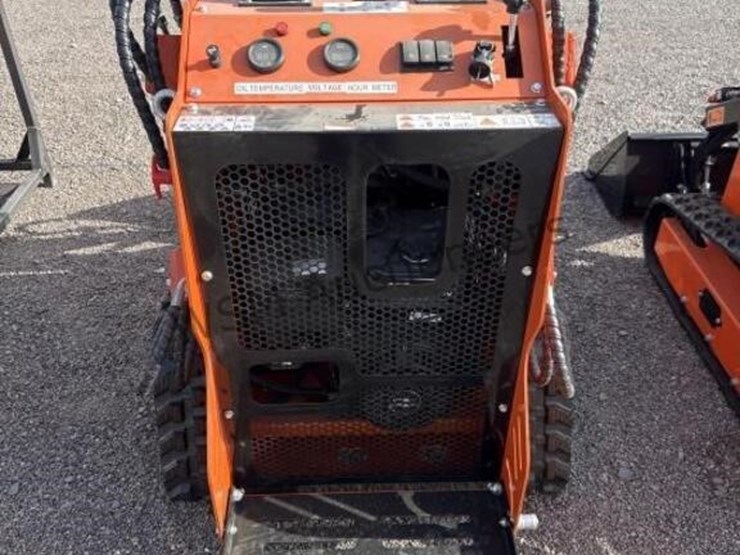 2026-sdl-36c-stand-up-skid-steer-image-3