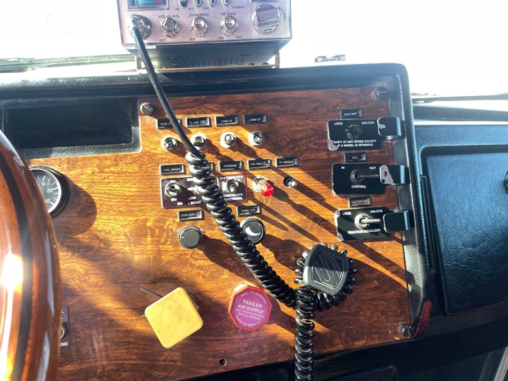 1998-peterbilt-378-image-46