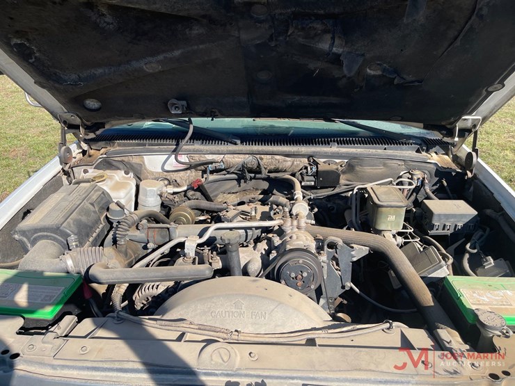 2001-chevrolet-3500hd-image-14