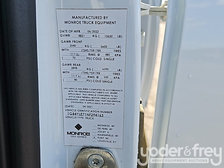 2022-chevrolet-2500hd-image-34