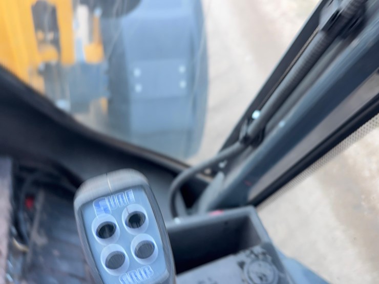 2023-deere-324l-image-11