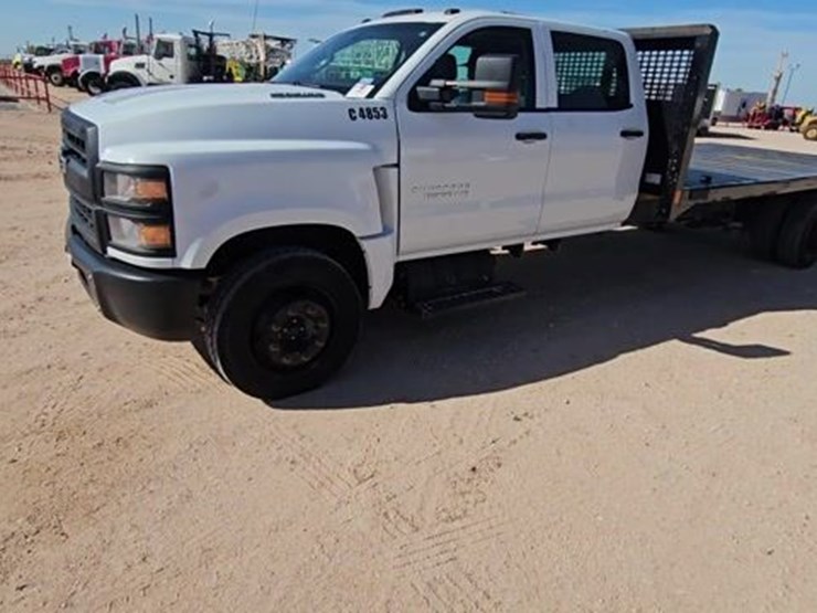 2022-chevrolet-silverado-6500hd-image-1