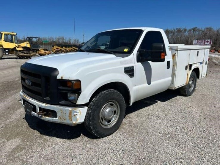 2010-ford-f250-xl-image-1