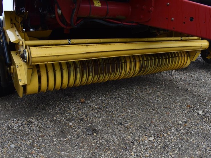 new-holland-roll-belt-560-image-4