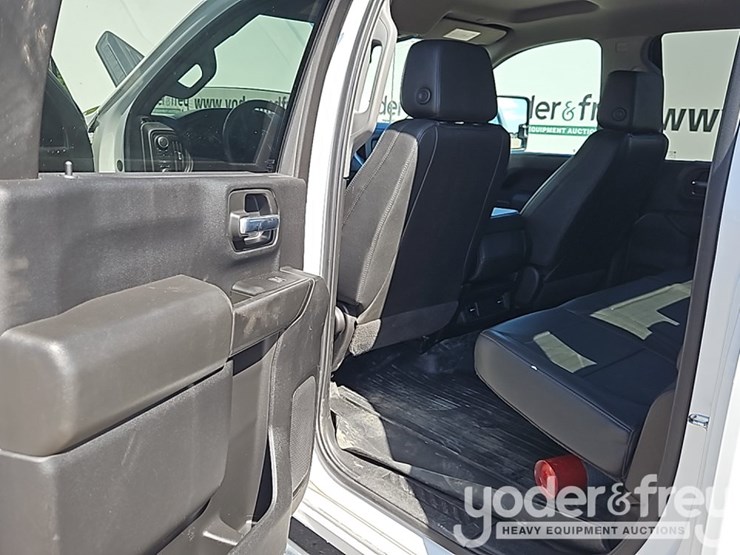 2022-chevrolet-2500hd-image-19