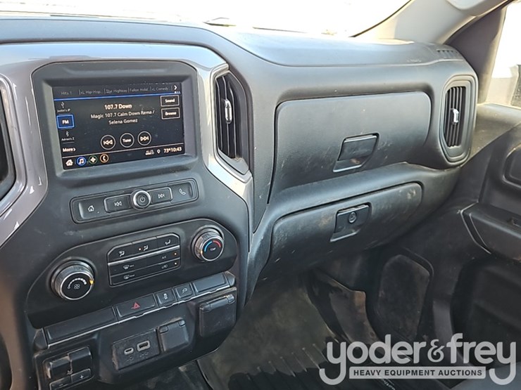 2022-chevrolet-2500hd-image-28