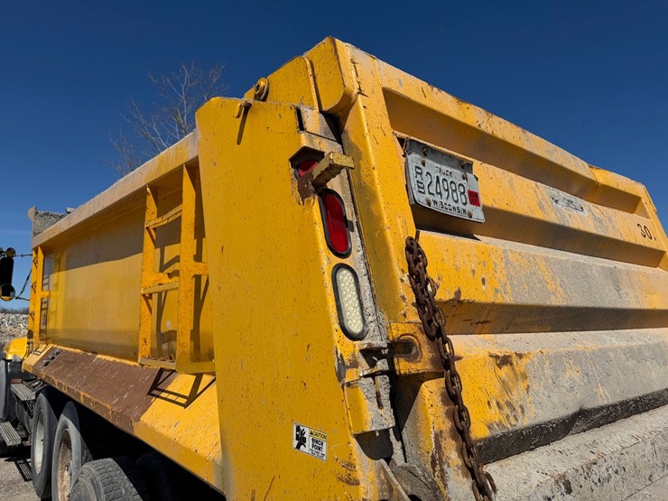 1995-mack-cl713-image-18