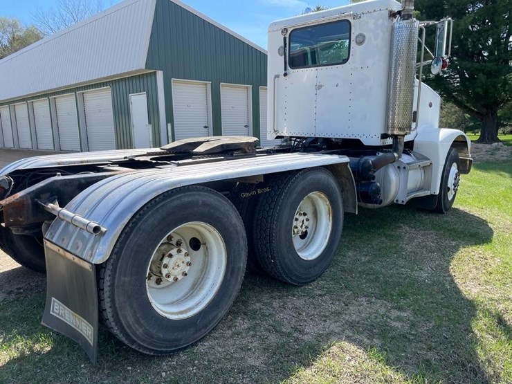 1989-peterbilt-375-image-7