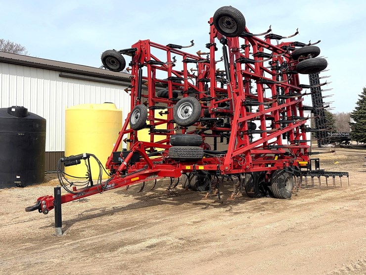 2017-case-ih-255-image-1